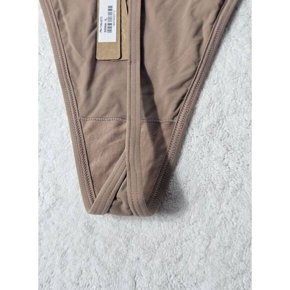 Skims thong panty Nwt - Picture 8 of 8